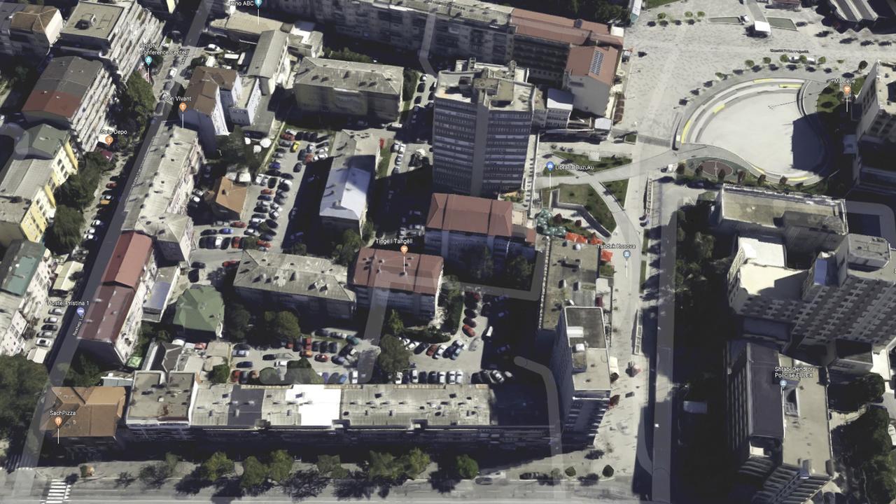 Boulevard Prishtina Enes Pristina Buitenkant foto